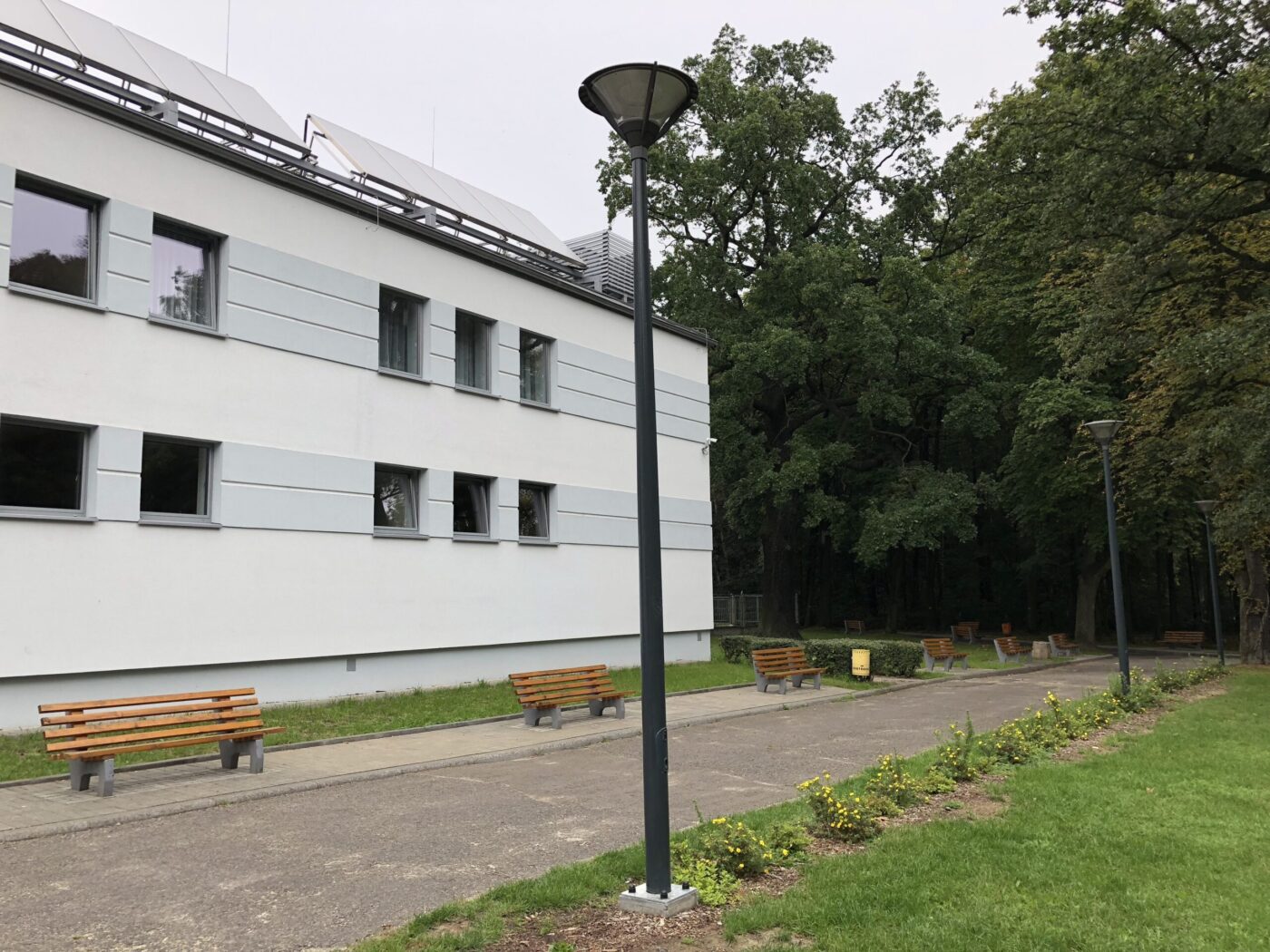 Kompozit 3 méteres AGN lámpaoszlop – talplemezes - Image 1