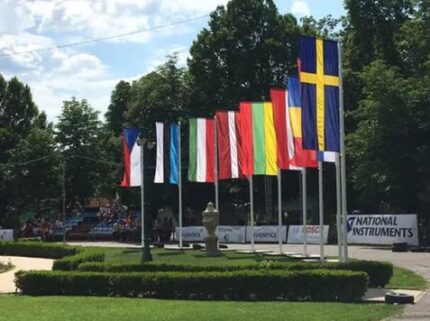 Zászlórudak telepítése